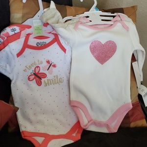 5 Bodysuits 3-6 mo
